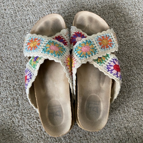 Dirty Laundry Granny Square Platform Sandals - Picture 4 of 5